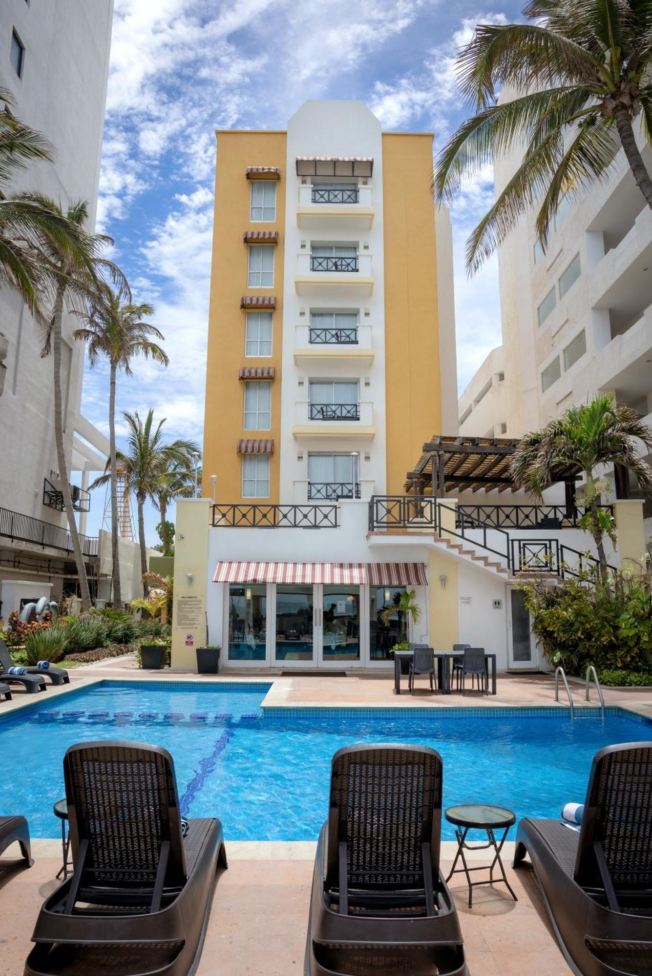 Western Freeman Zona Dorada Mazatlán